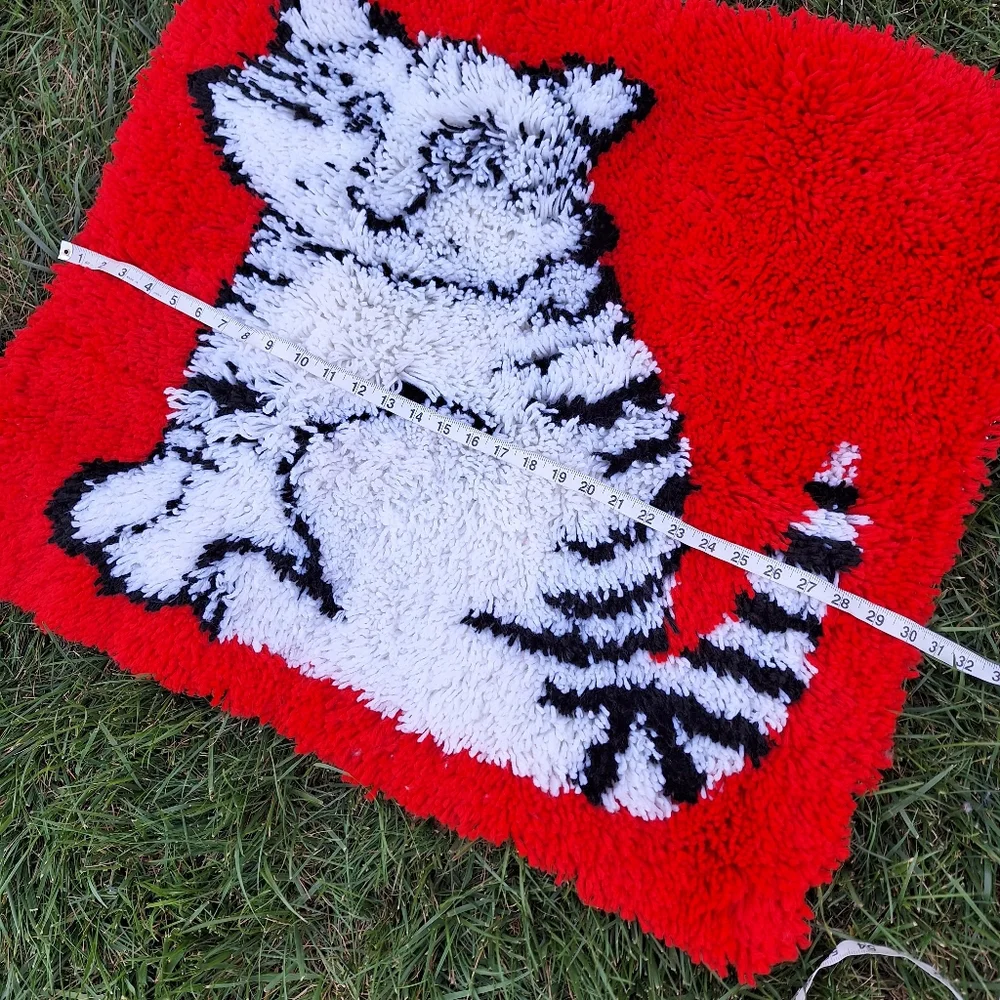 RARE vintage large latch hook cat wall art / rug